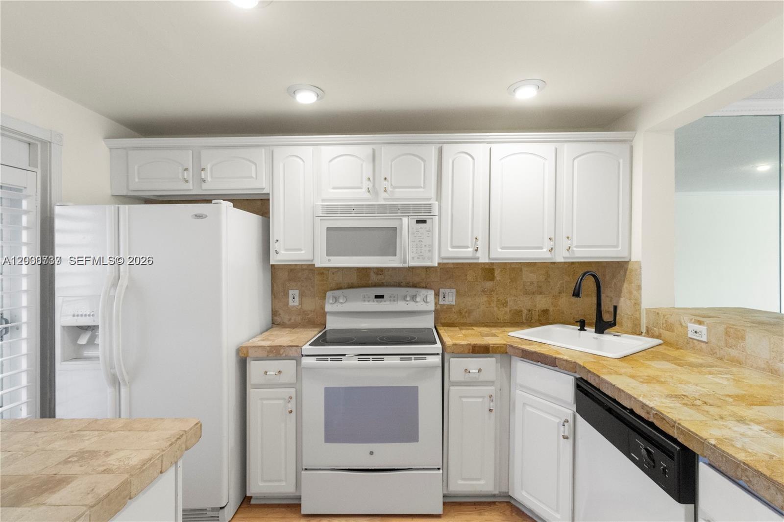 ISLE OF PARADISE CO-OP F - Residential Lease