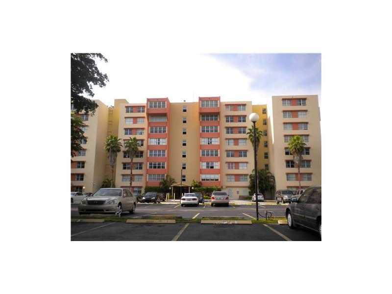 COZY AND SPACIOUS 1 BEDROOM/ 1 BATHROOM IN THE HEART OF MIAMI! FEATURING AN UPDATED GRANITE COUNTERTOP KITCHEN UPDATED BATHROOM AND TILE FLOOR THROUGHOUT. SPEND A DAY RELAXING AT THE POOL OR ENJOY YOUR WEEKENDS SHOPPING AND DINING BEING JUST STEPS AWAY FR OM DADELAND MALL! ALSO CLOSE TO MAJOR HIGHWAYS.FOR SHOWING APPT CALL OR TEXT LISTING AGENT.
