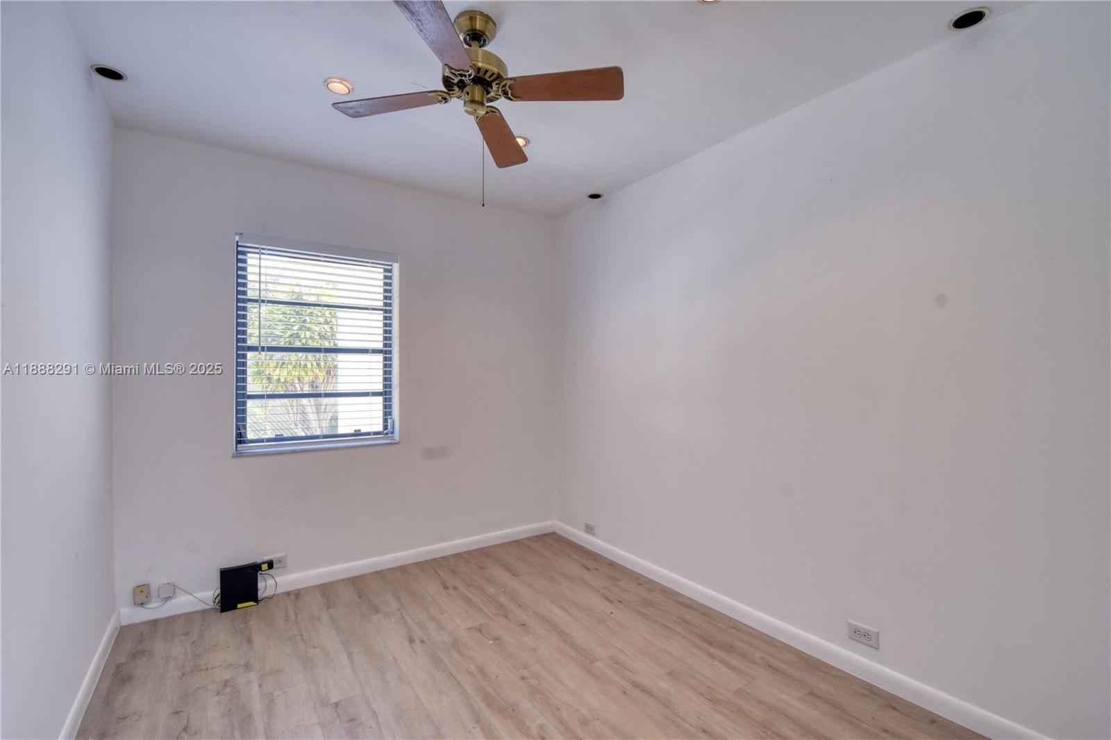 OAK RIDGE PARK - Residential Lease