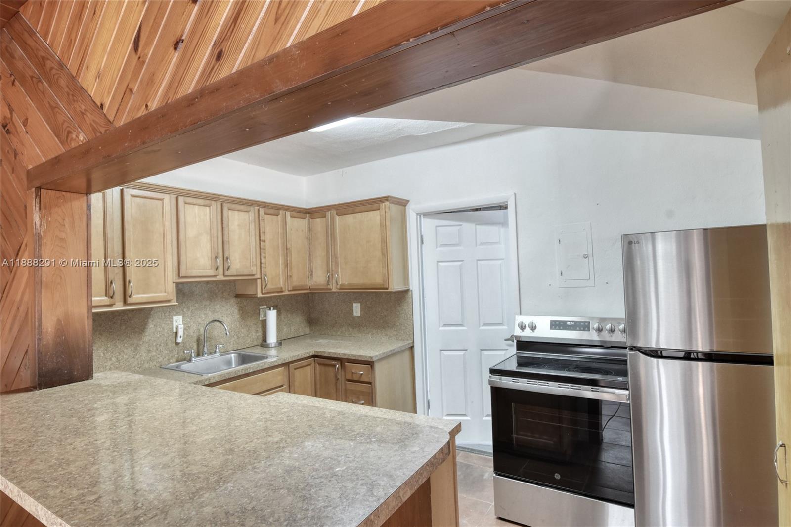 OAK RIDGE PARK - Residential Lease