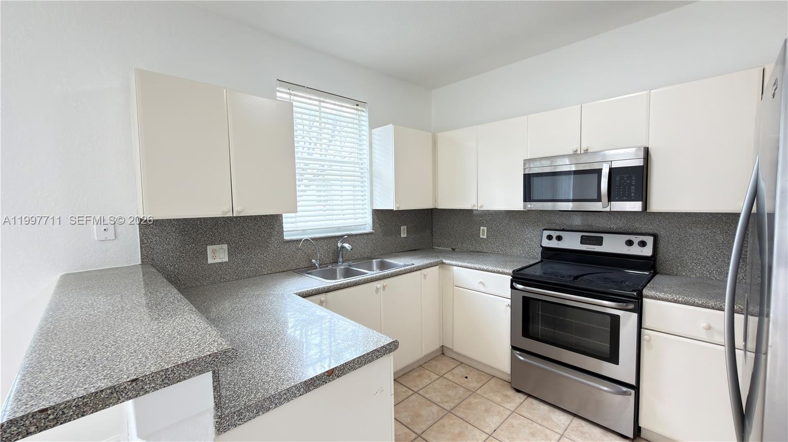 SHOMA VILLAS III AT ROYAL - Residential