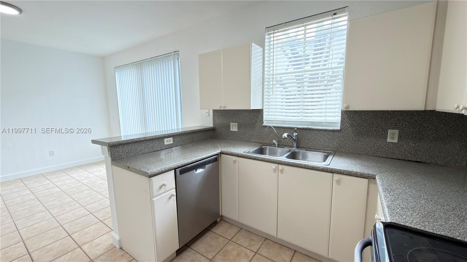 SHOMA VILLAS III AT ROYAL - Residential