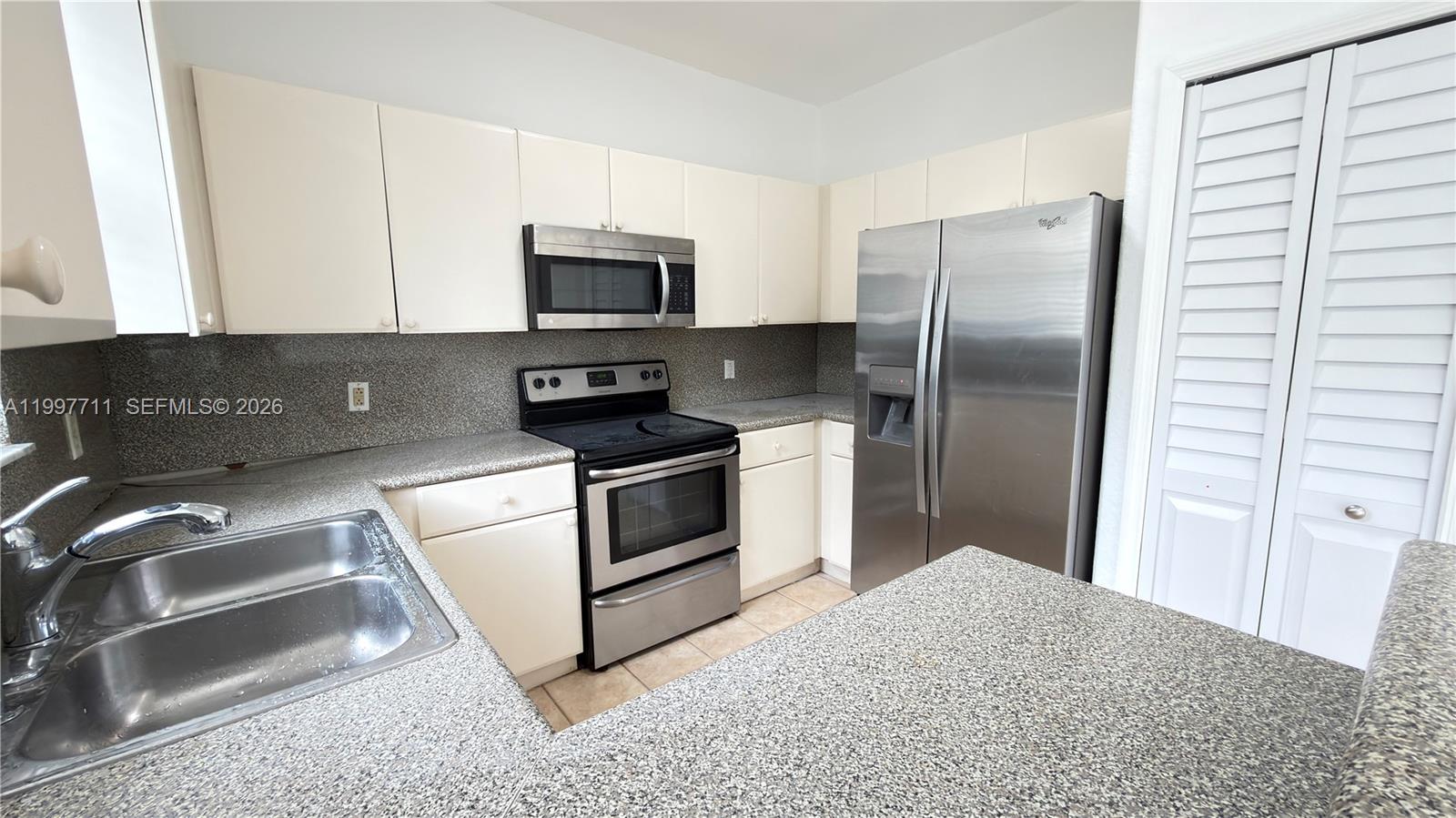 SHOMA VILLAS III AT ROYAL - Residential