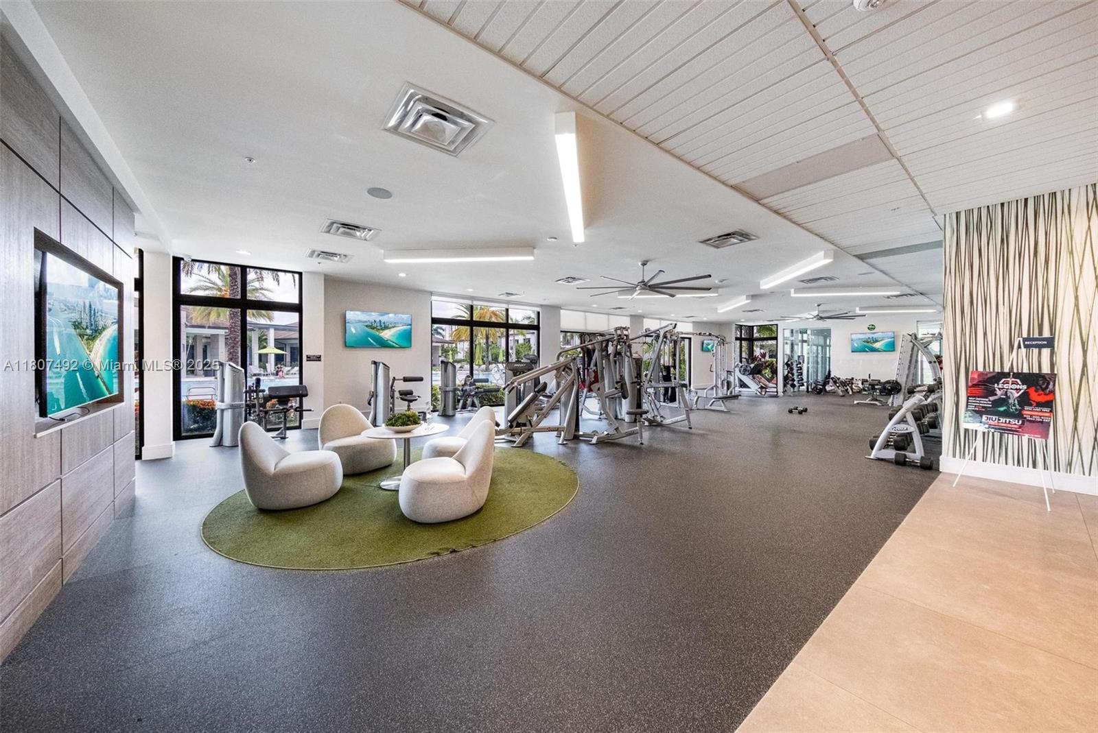 DOWNTOWN DORAL SOUTH PHAS - Residential