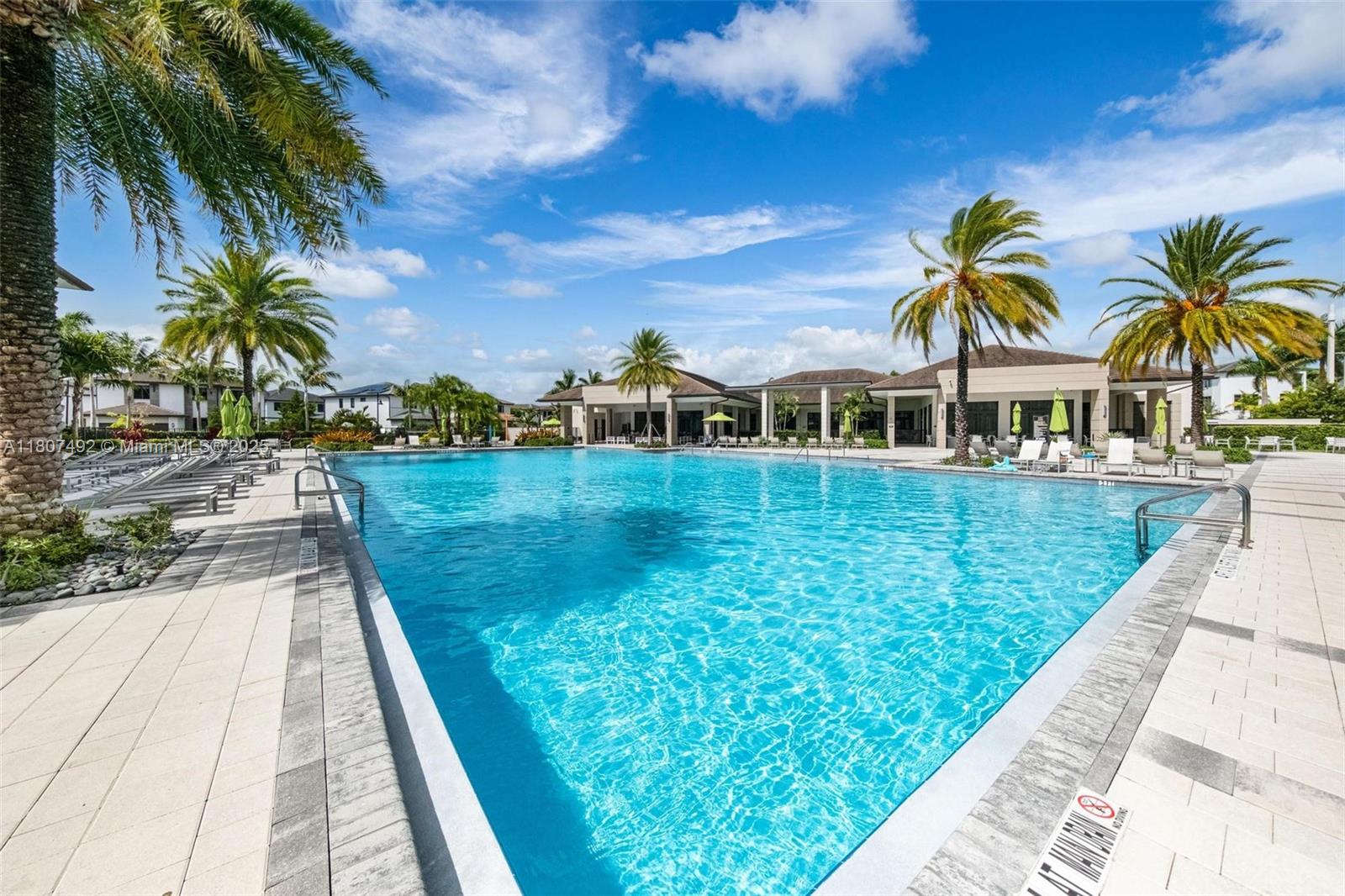 DOWNTOWN DORAL SOUTH PHAS - Residential