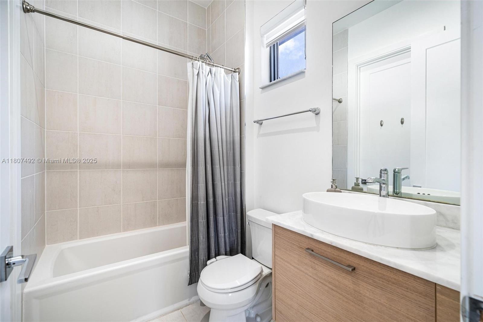 DOWNTOWN DORAL SOUTH PHAS - Residential