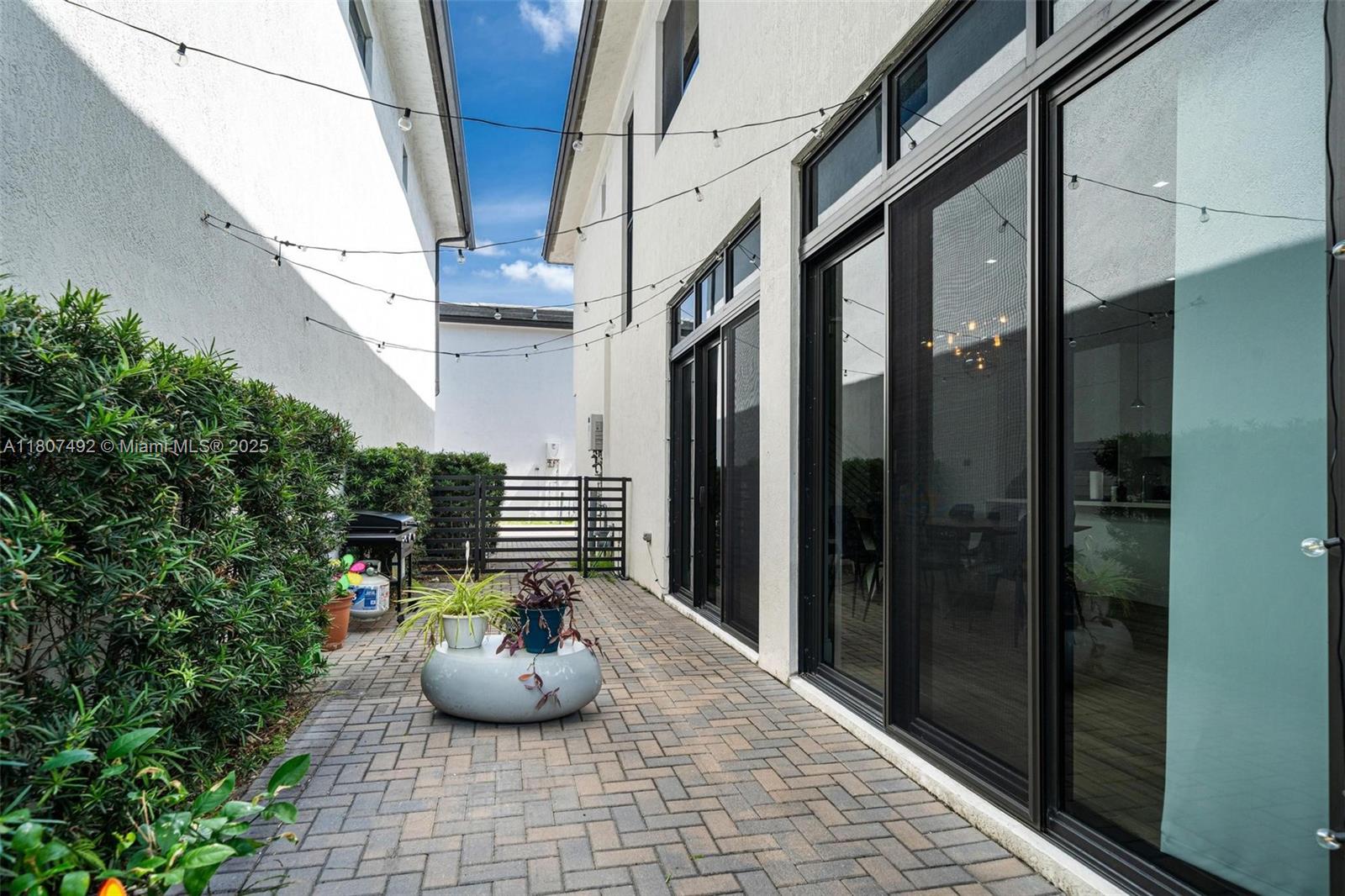DOWNTOWN DORAL SOUTH PHAS - Residential