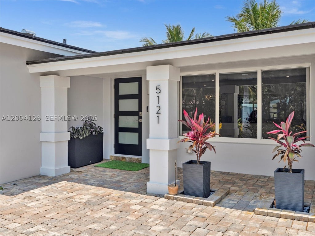 Photo of 5121 NE 30th Ter, Lighthouse Point, FL 33064 (MLS # A12094128)