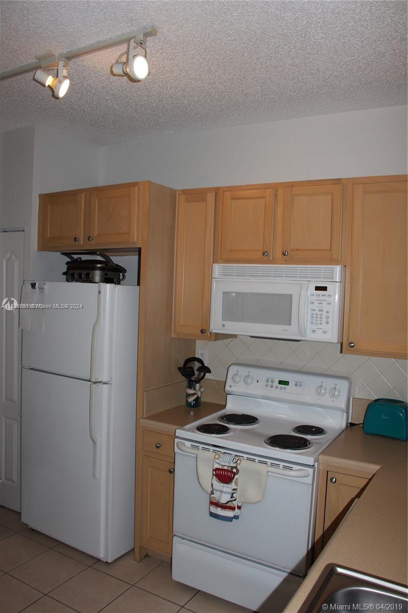 VALENCIA CONDO - Residential Lease