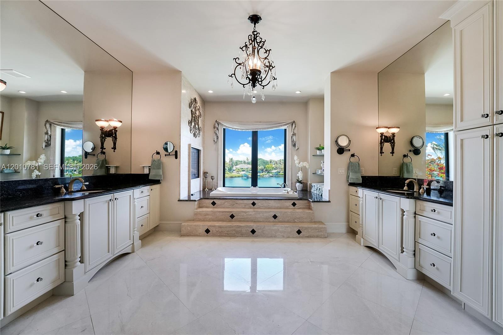 HERITAGE OAKS - Residential