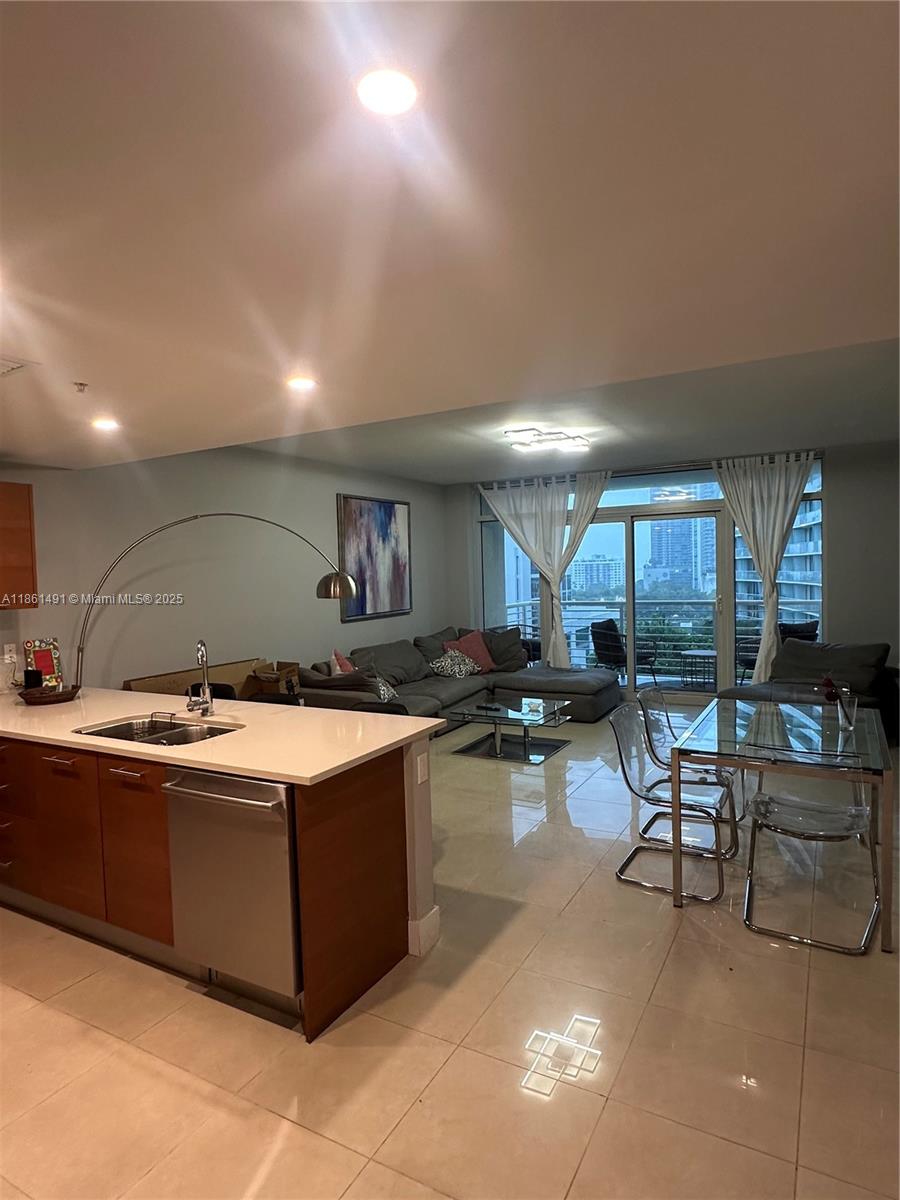 3250 NE 1st Ave 818