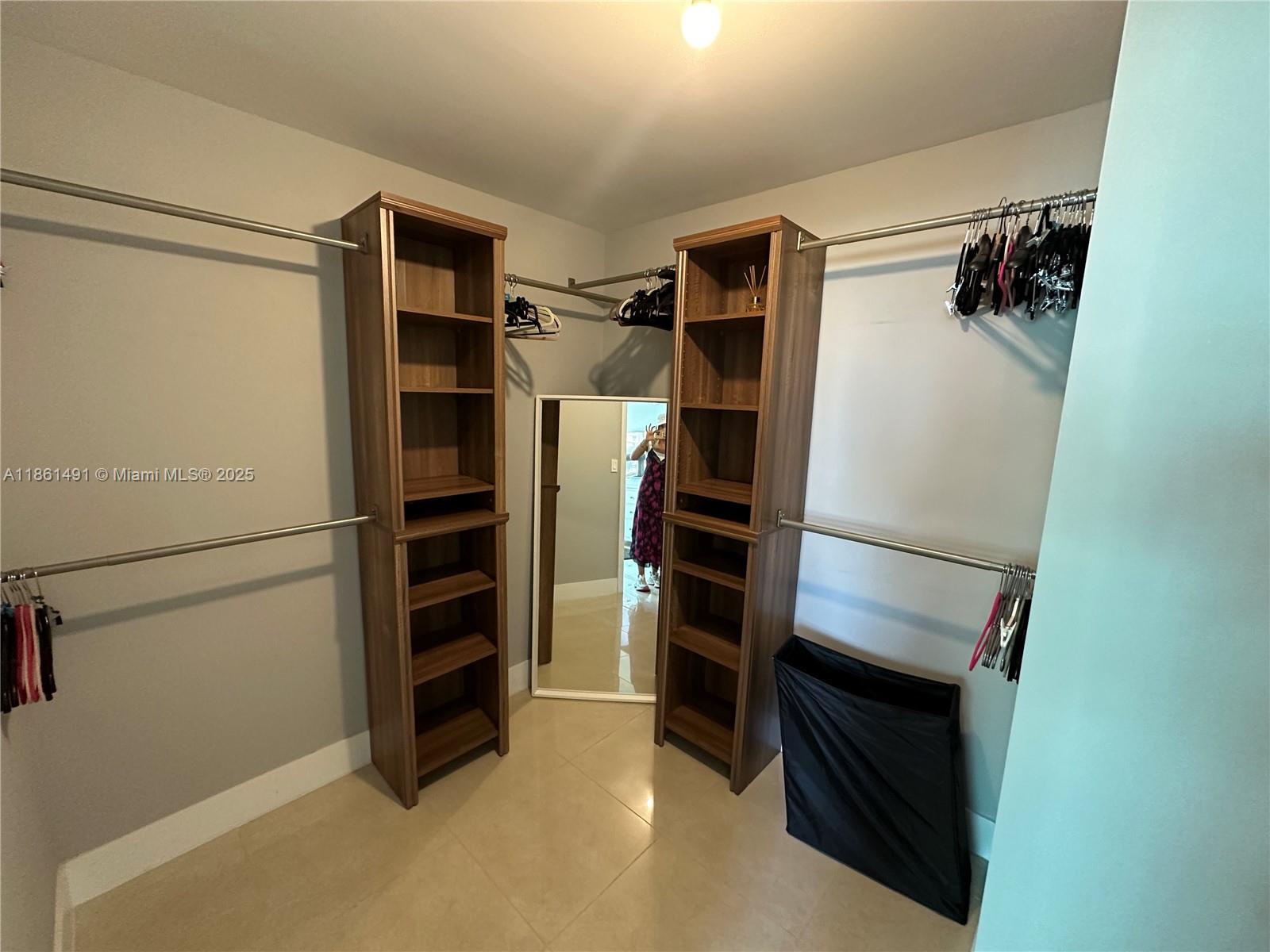 MIDBLOCK MIAMI CONDO - Residential Lease