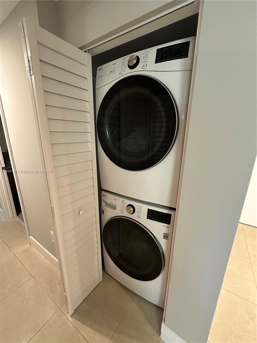 MIDBLOCK MIAMI CONDO - Residential Lease