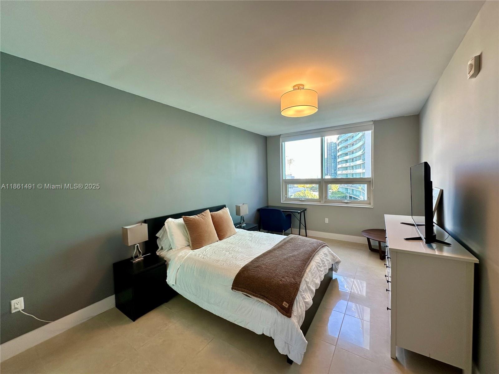 MIDBLOCK MIAMI CONDO - Residential Lease