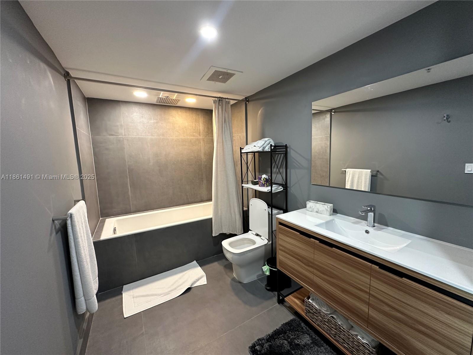 MIDBLOCK MIAMI CONDO - Residential Lease