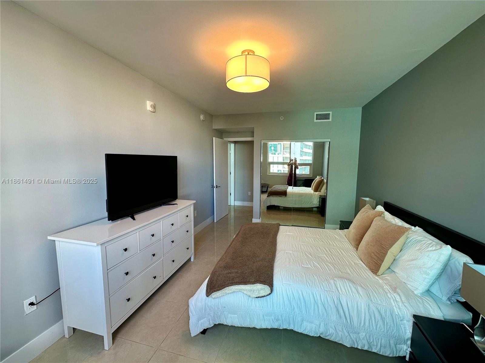 MIDBLOCK MIAMI CONDO - Residential Lease