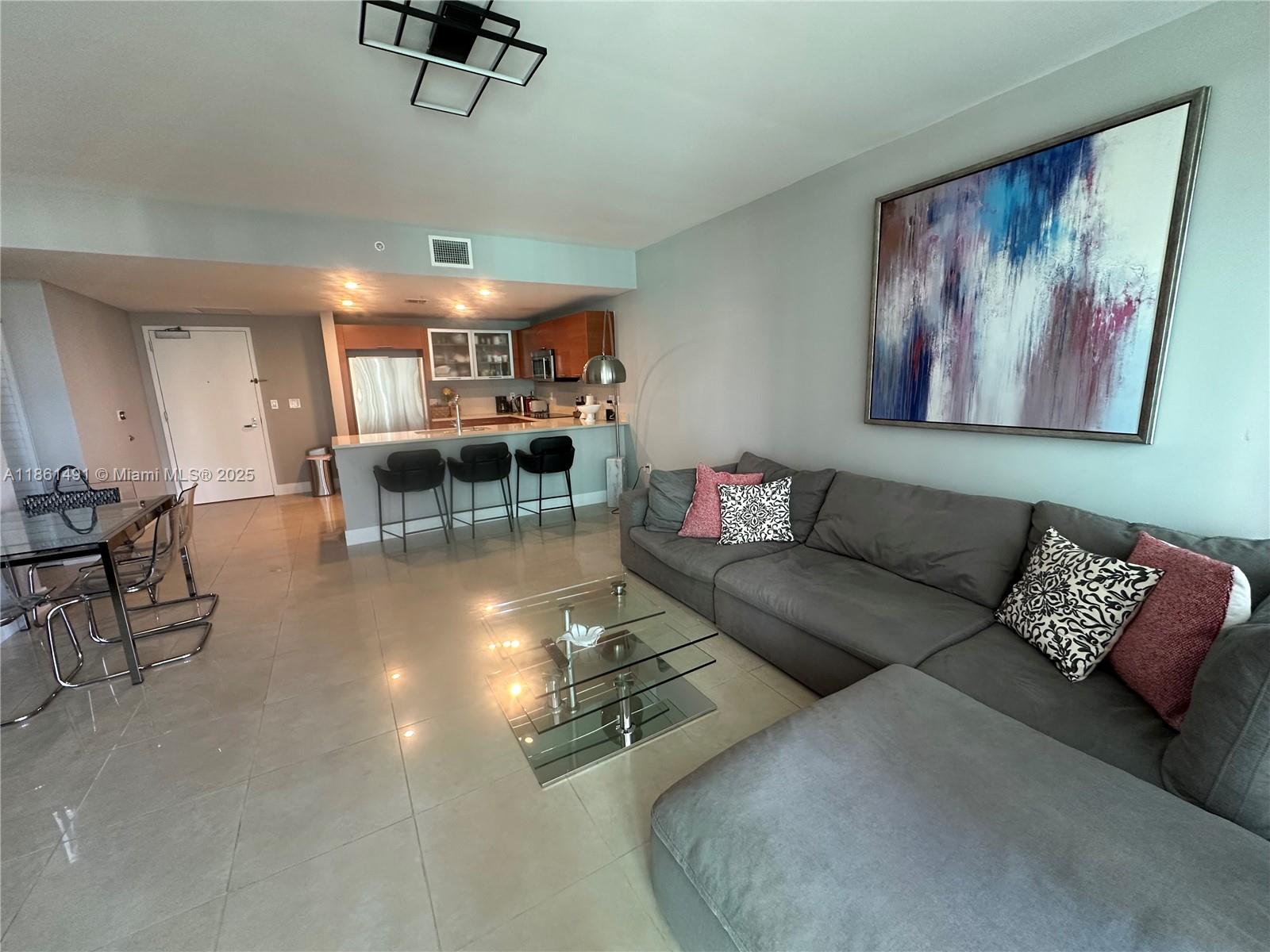 MIDBLOCK MIAMI CONDO - Residential Lease