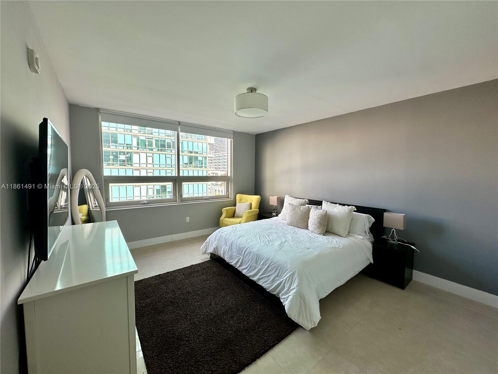 MIDBLOCK MIAMI CONDO - Residential Lease