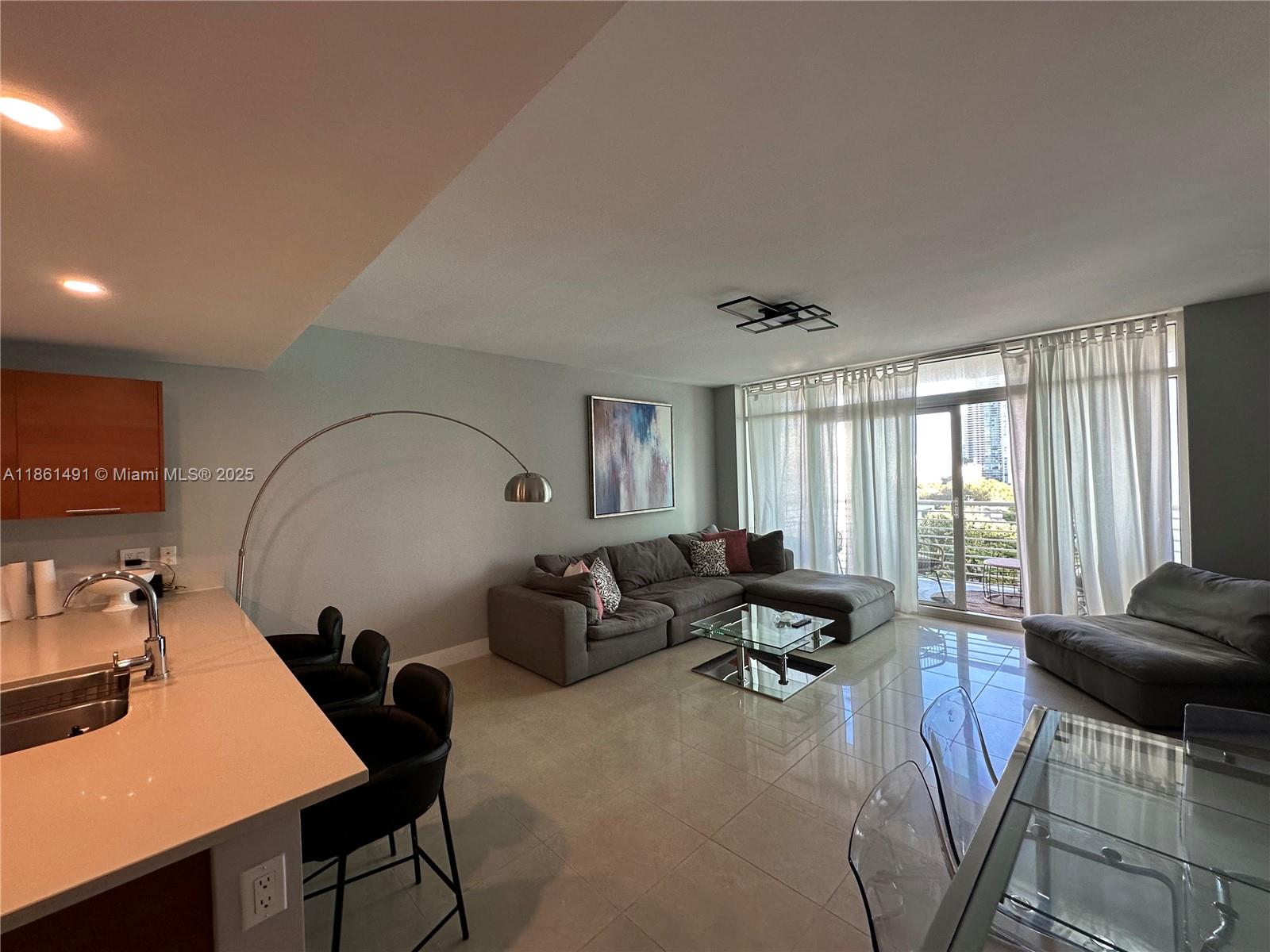 MIDBLOCK MIAMI CONDO - Residential Lease