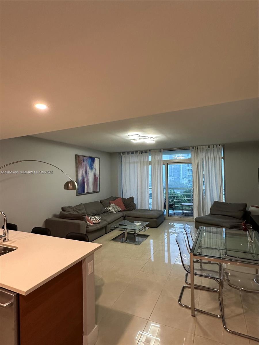 3250 NE 1st Ave 818
