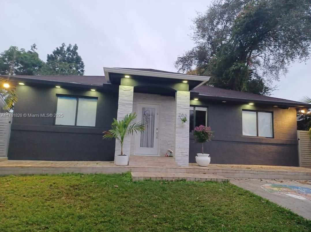 Remodeled, open concept house that fluently connects the interior with the exterior. SS appliances, new A/C, new roof, pool, jacuzzi, Covered patio with BBQ area, exterior pool shower and pool bathroom.