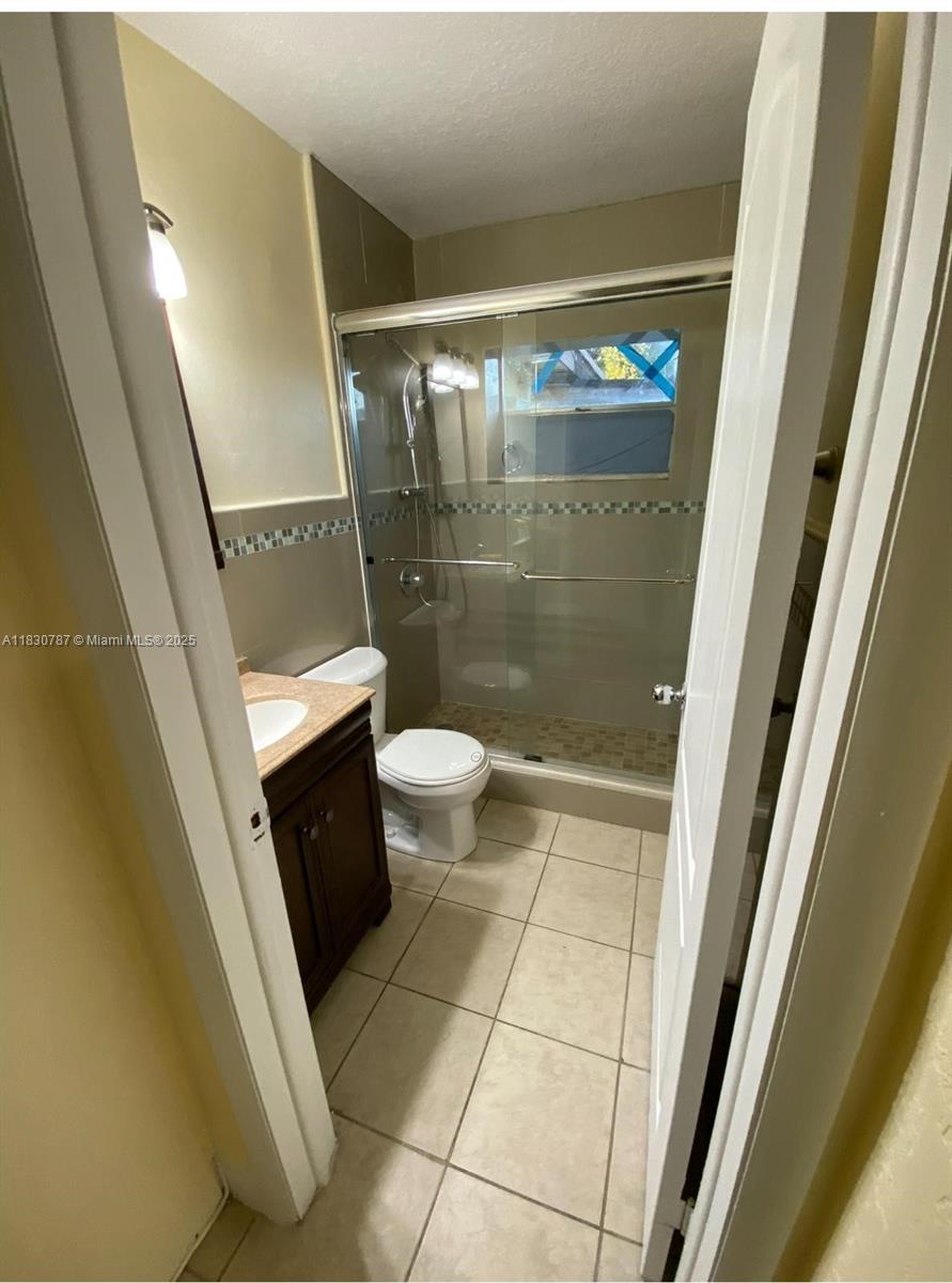 6433 SW 22nd St, Miramar, FL, 33023/$450,000 4 6433 SW 22nd St