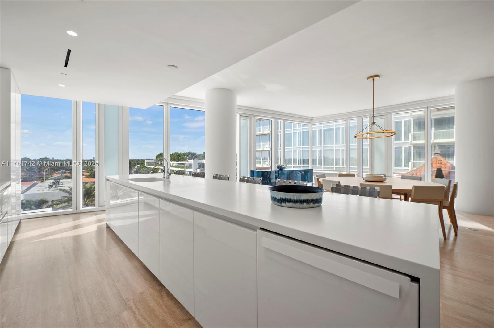 9001 Collins Ave S-512