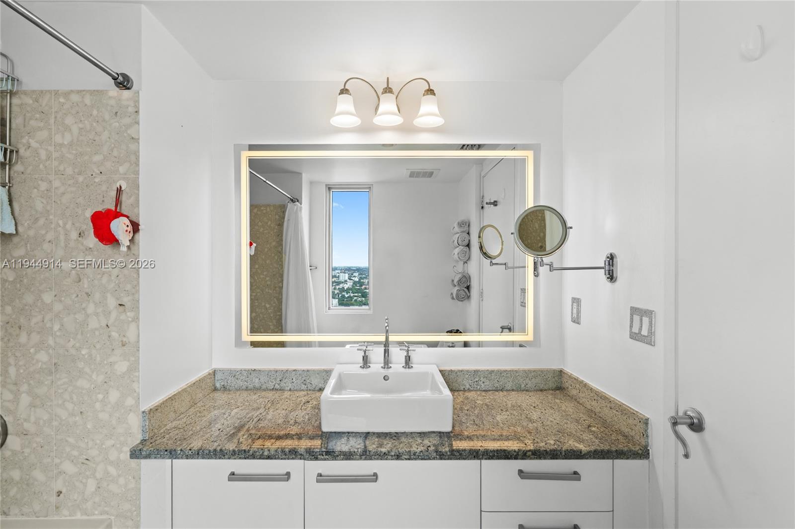 LATITUDE ON THE RIVER CON - Residential