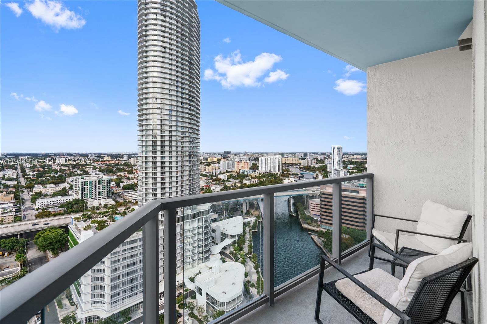 LATITUDE ON THE RIVER CON - Residential