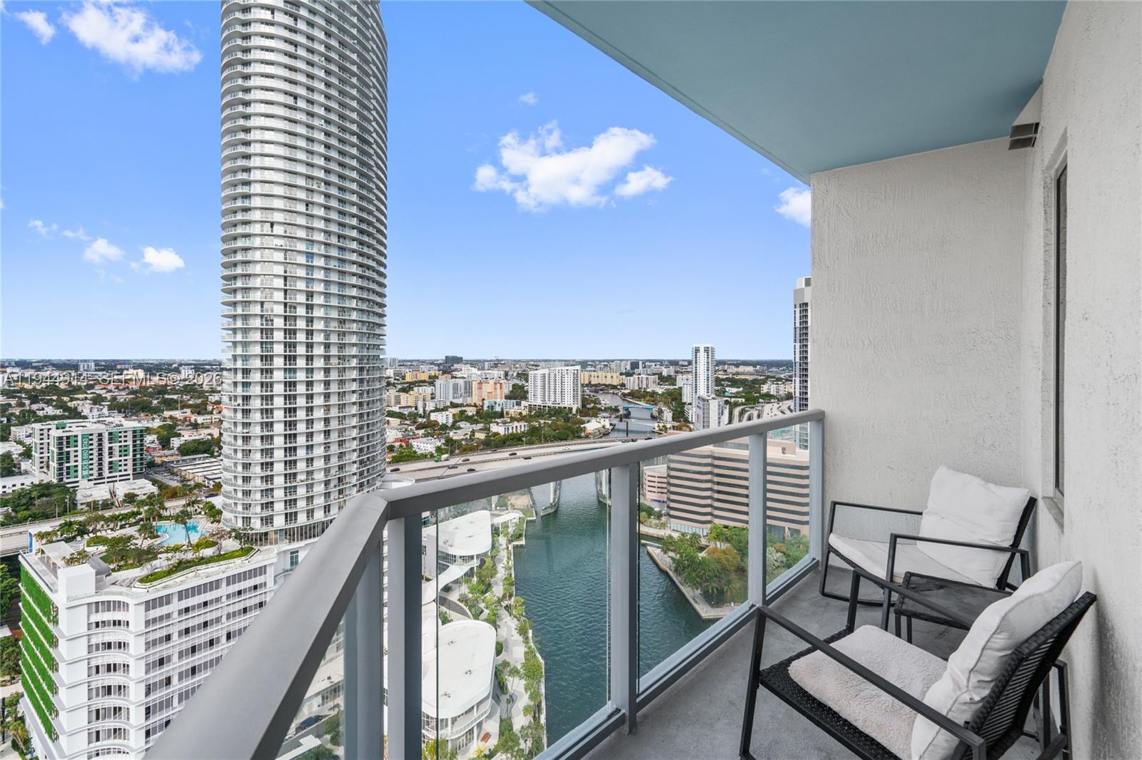 LATITUDE ON THE RIVER CON - Residential