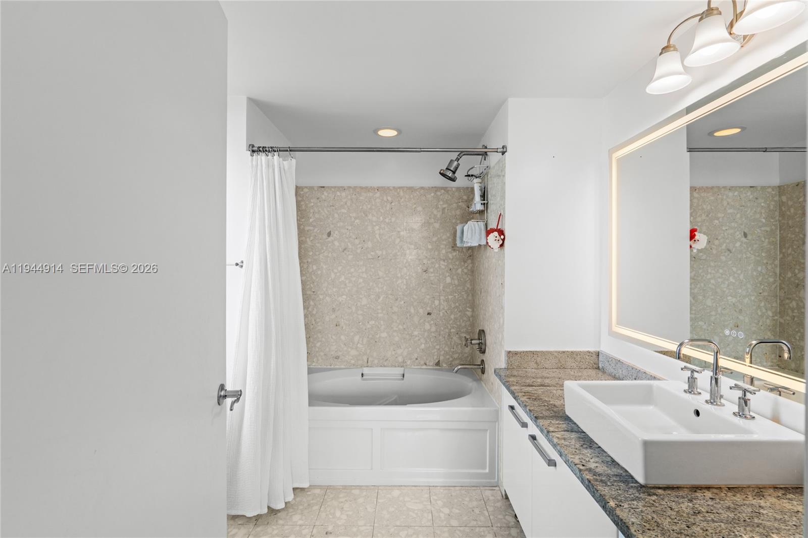 LATITUDE ON THE RIVER CON - Residential