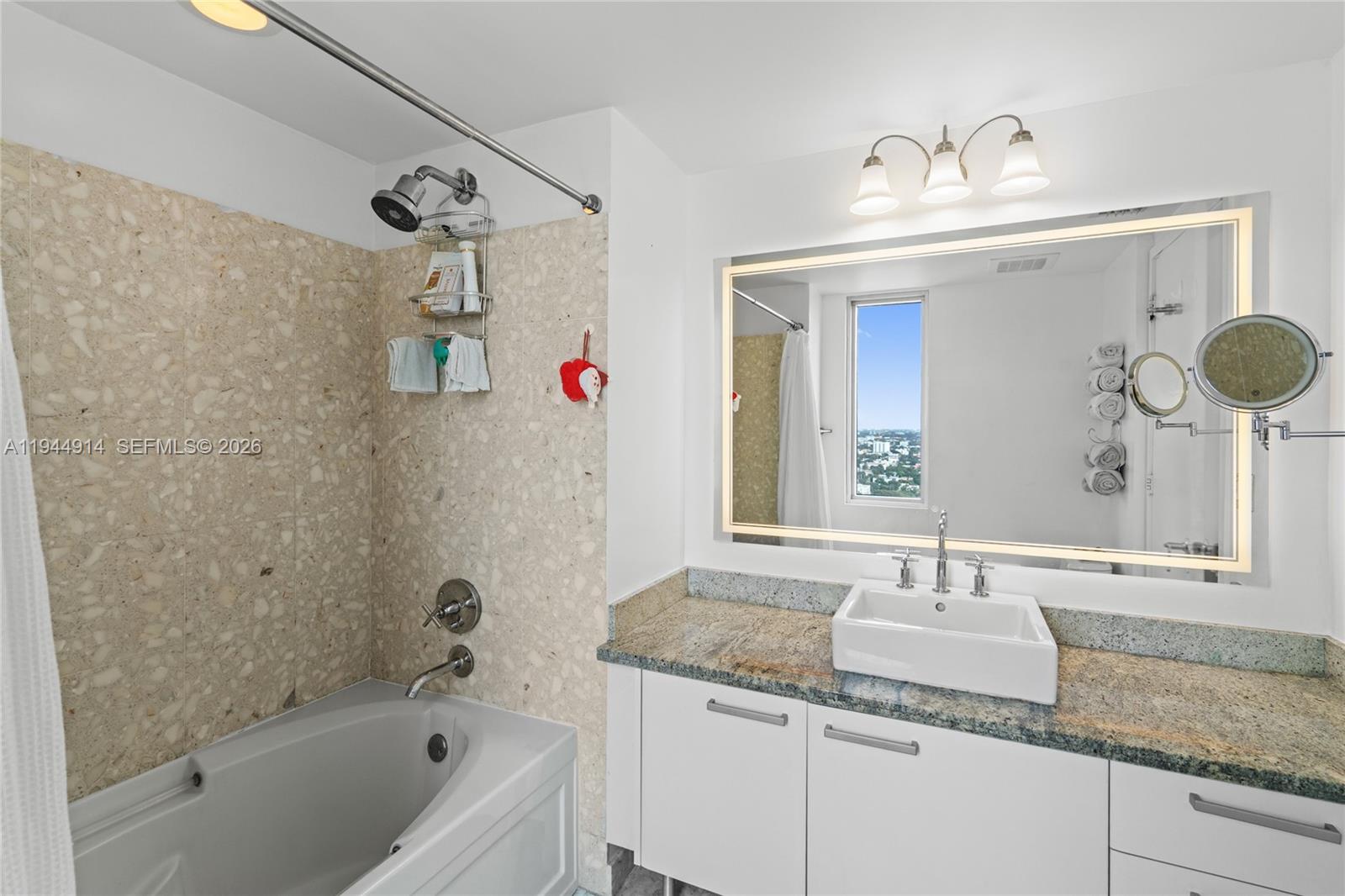 LATITUDE ON THE RIVER CON - Residential