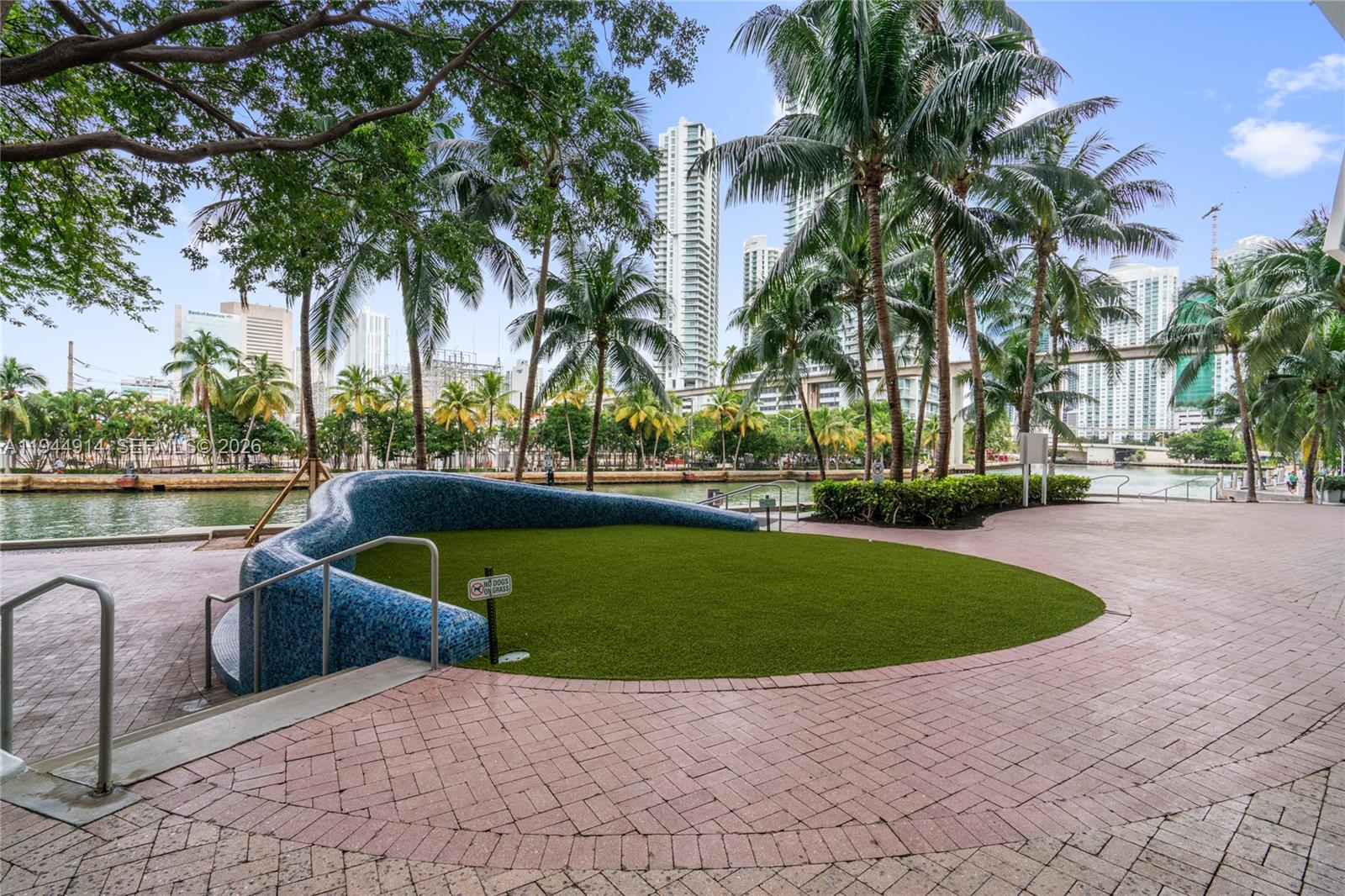 LATITUDE ON THE RIVER CON - Residential