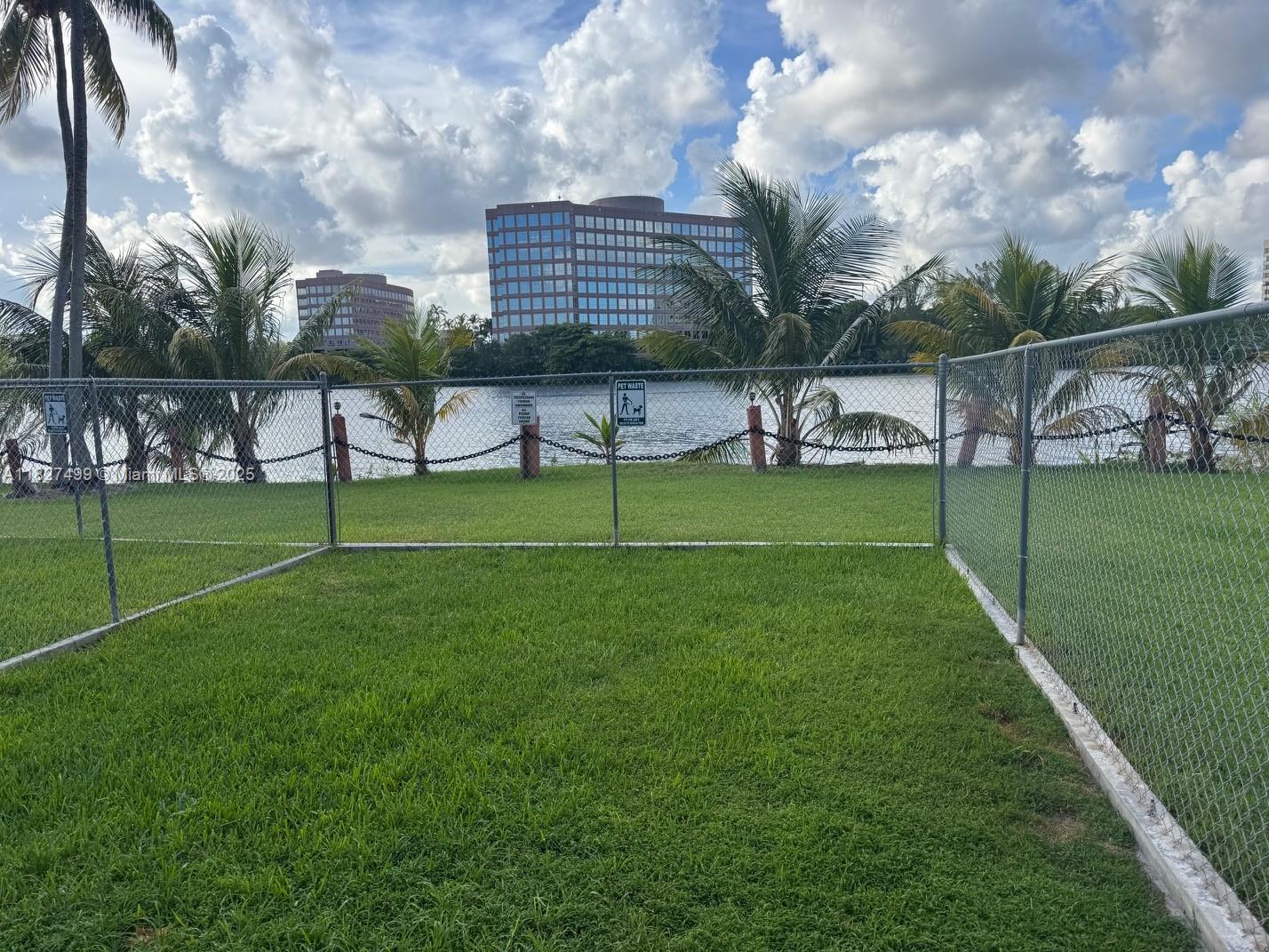 EL CID CONDO - Residential