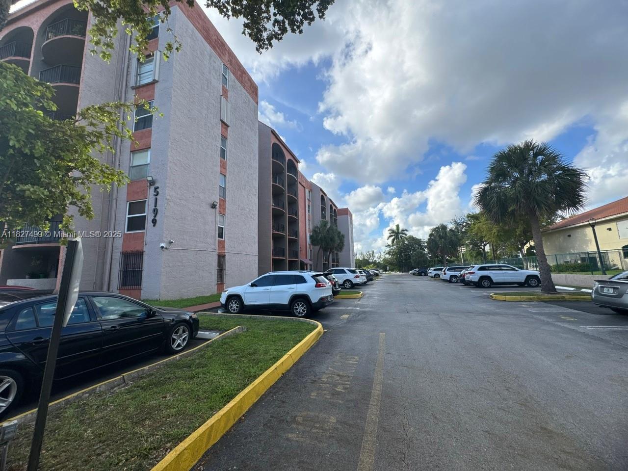 EL CID CONDO - Residential