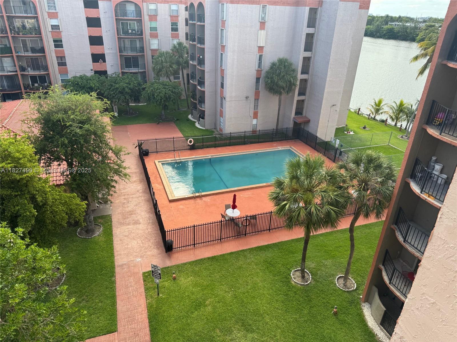 EL CID CONDO - Residential