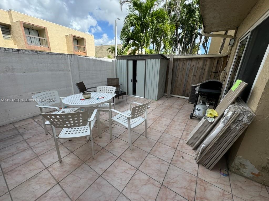 KENDALE WOODS NORTH CONDO - Residential