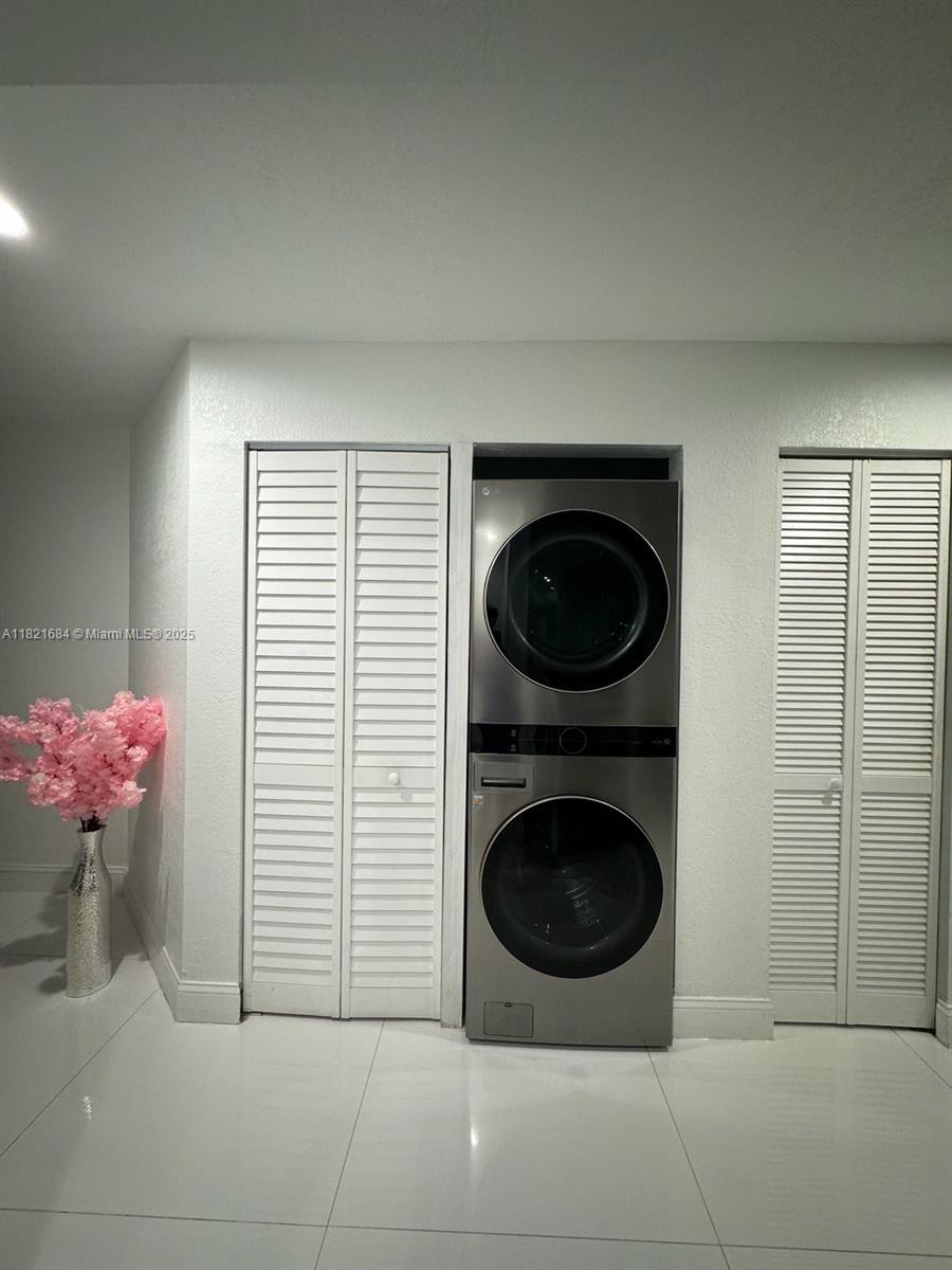 KENDALE WOODS NORTH CONDO - Residential