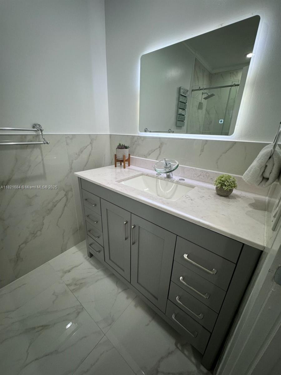 KENDALE WOODS NORTH CONDO - Residential