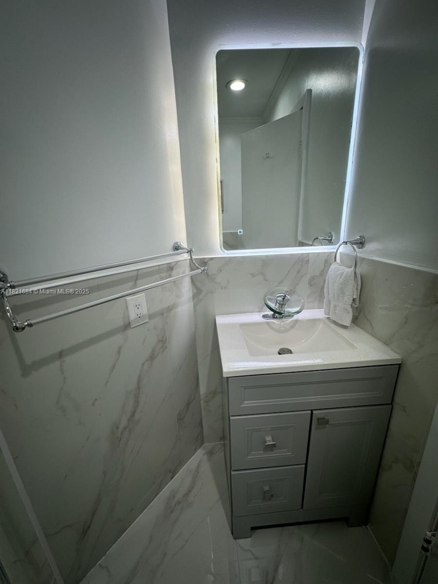 KENDALE WOODS NORTH CONDO - Residential