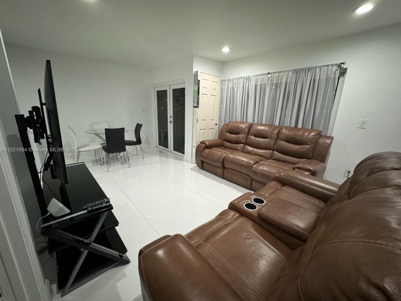 KENDALE WOODS NORTH CONDO - Residential