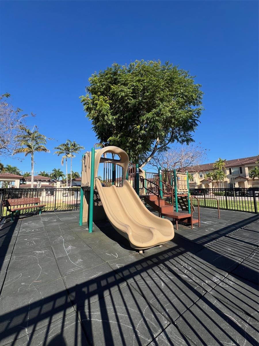 COURTS AT TUSCANY - Residential