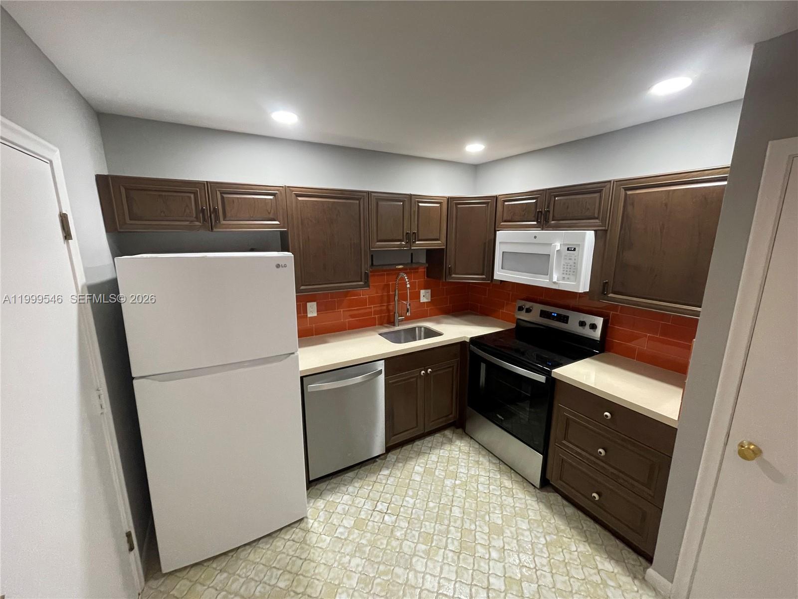 4751 NW 21st St 611, Lauderhill, FL, 33313/$95,000 1 4751 NW 21st St 611