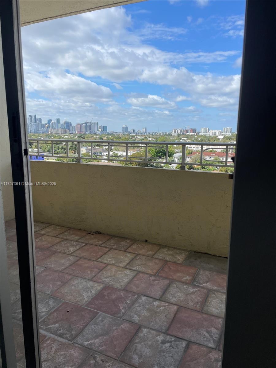 900 NE 18th Ave 1004