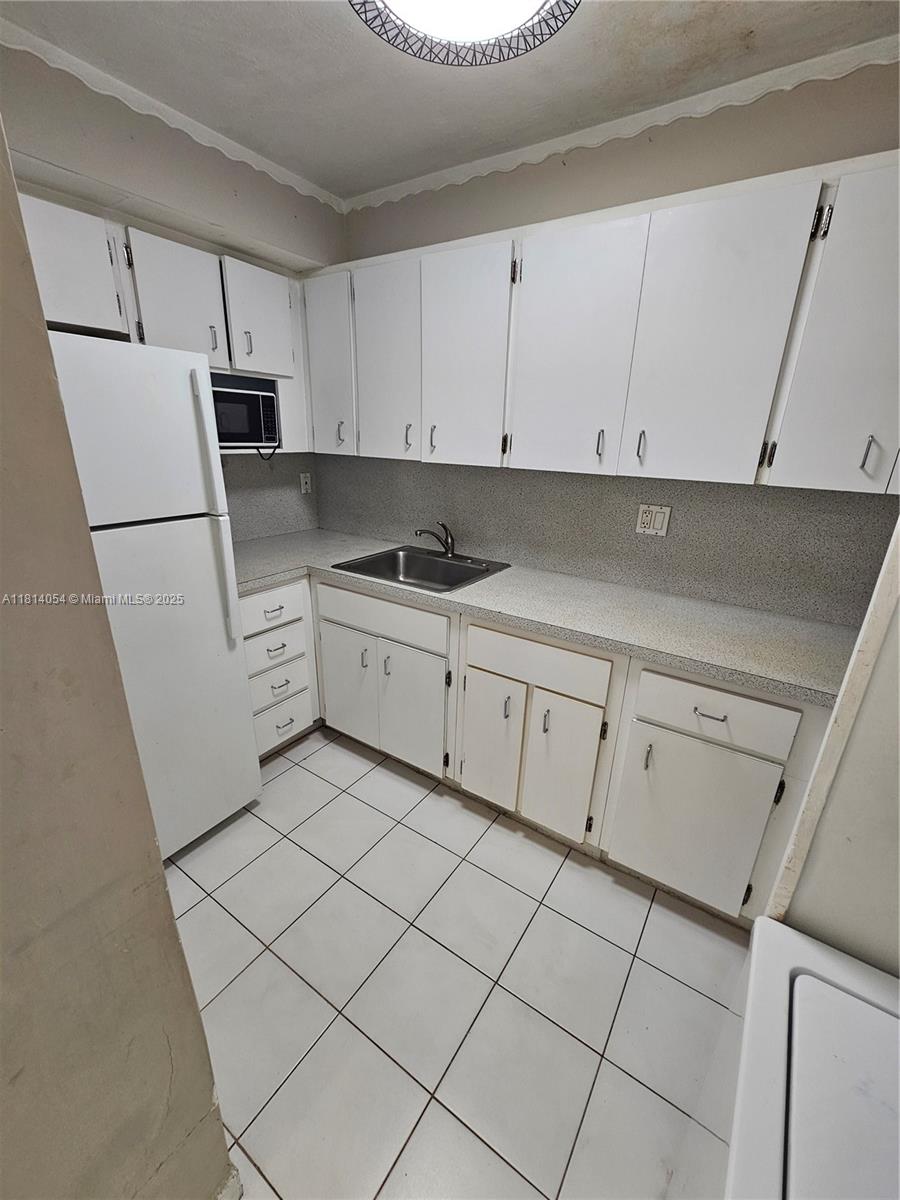 SUNSET VILLAS NO 3 CONDO - Residential Lease