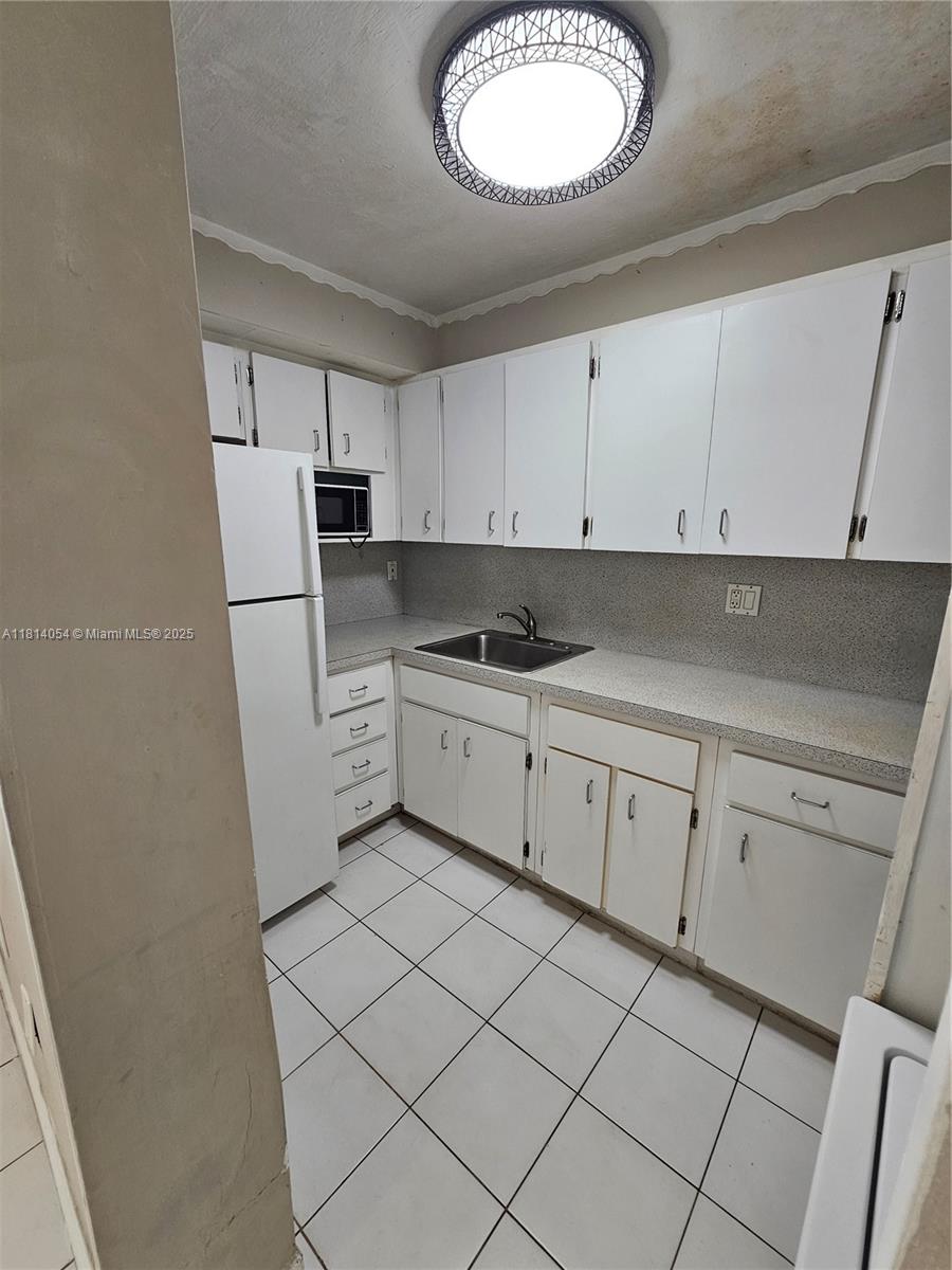 SUNSET VILLAS NO 3 CONDO - Residential Lease