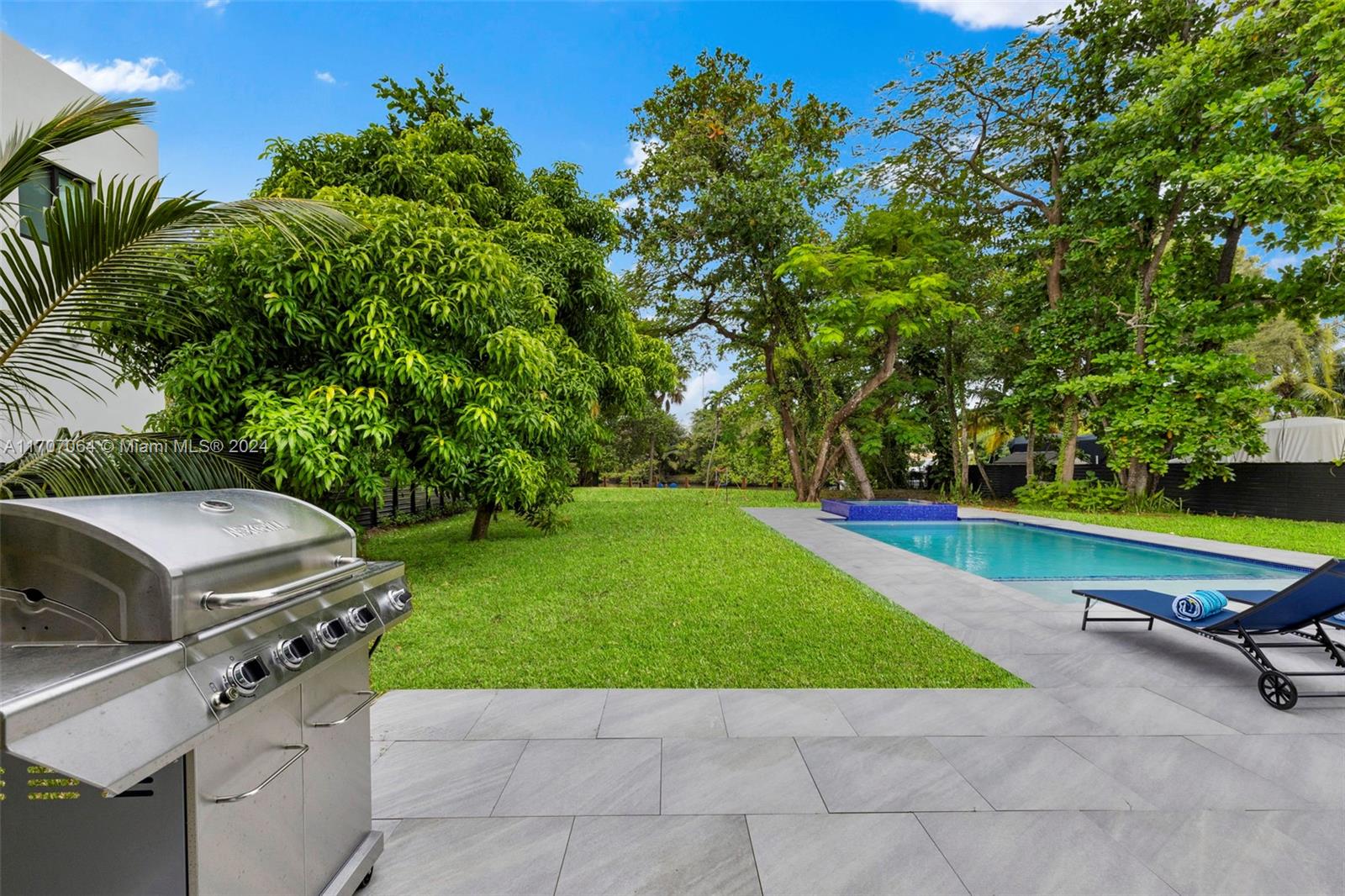 RIVERSIDE ADD AMEN PLAT - Residential