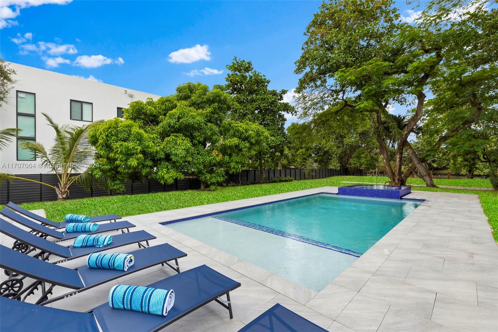 RIVERSIDE ADD AMEN PLAT - Residential