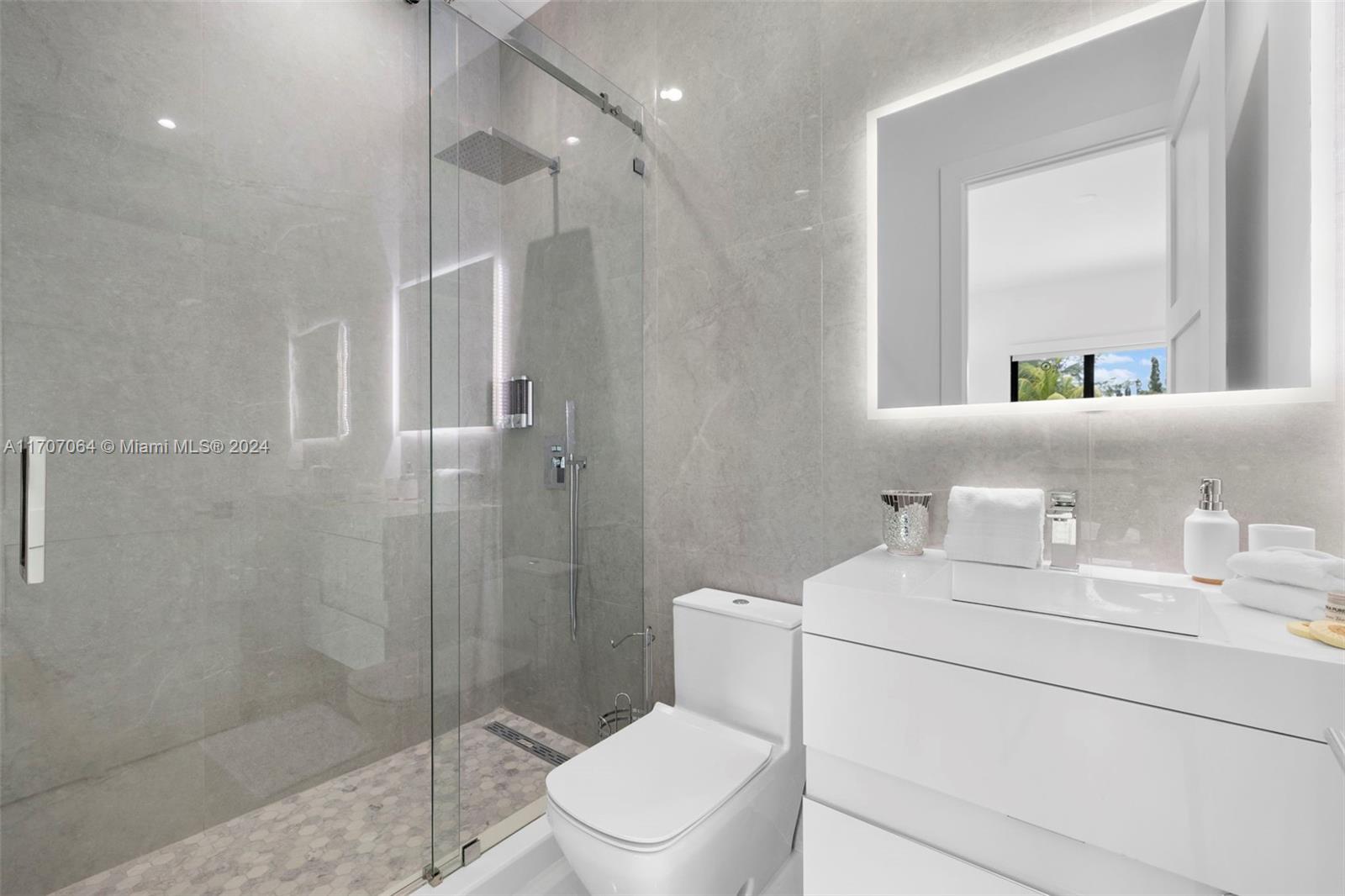 RIVERSIDE ADD AMEN PLAT - Residential