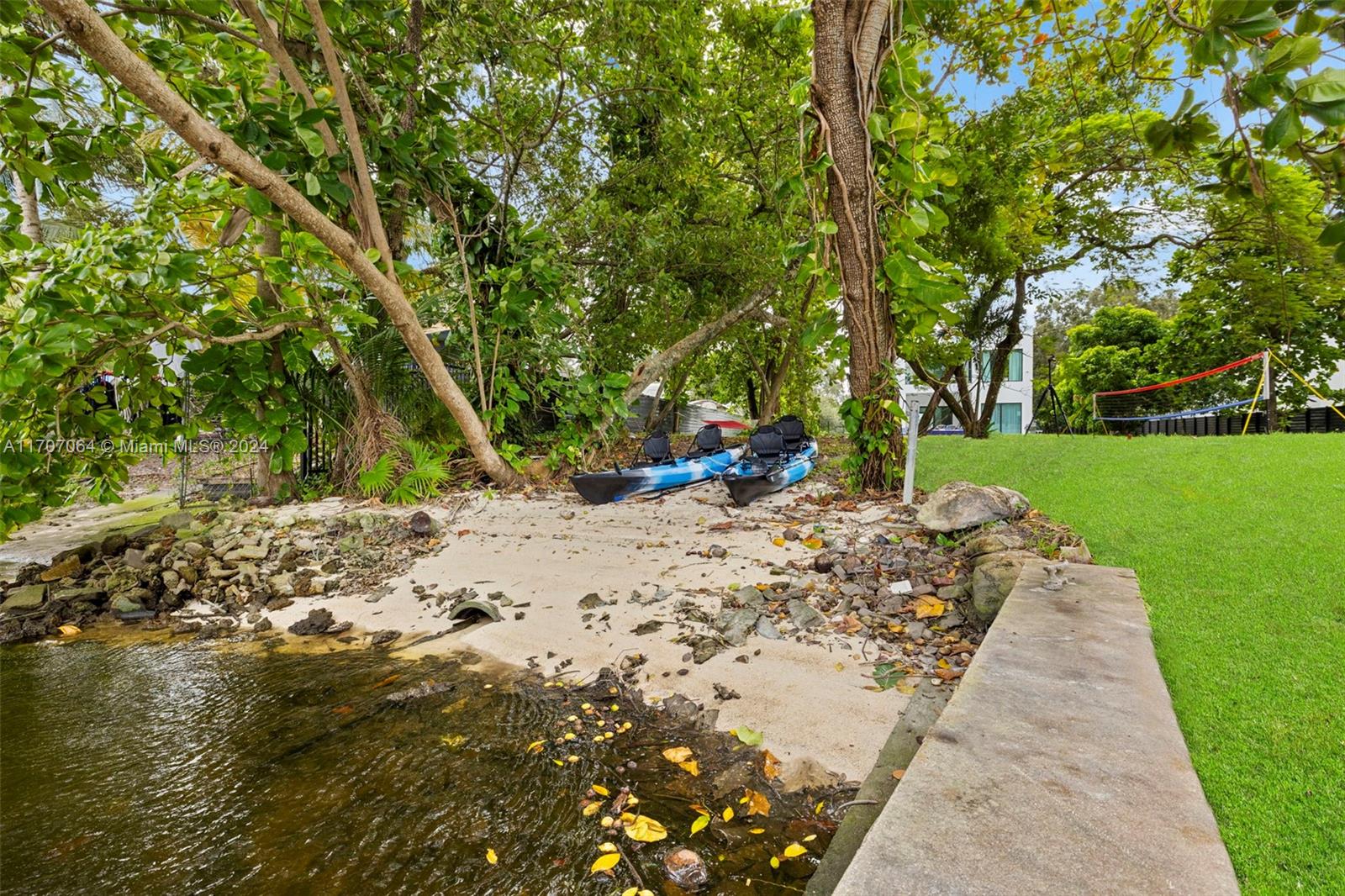 RIVERSIDE ADD AMEN PLAT - Residential